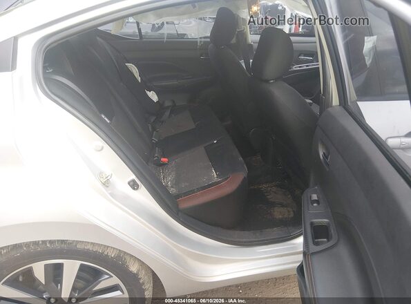 3N1CN8FV5LL904243 2020 NISSAN VERSA Silver Widok naklejki z numerem VIN