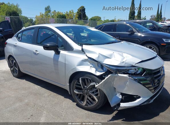 3N1CN8FV9PL861015 2023 NISSAN VERSA Серебряный Вид спереди