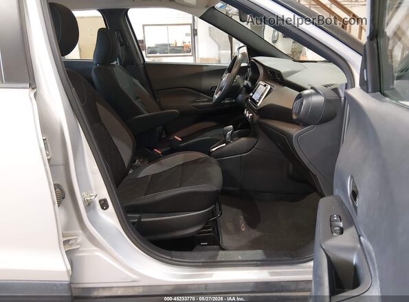 3N1CP5BV3LL527524 2020 NISSAN KICKS Silver Вид салону спереду