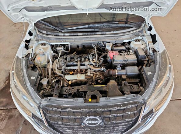 3N1CP5BV5RL573641 2024 NISSAN KICKS White Widok wnętrza z tyłu