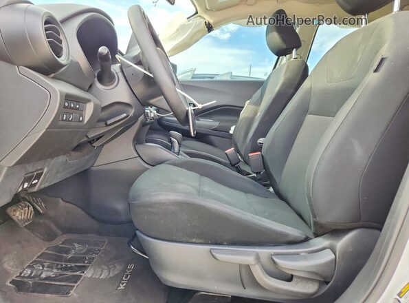 3N1CP5BV6RL555083 2024 NISSAN KICKS White Вид салону спереду