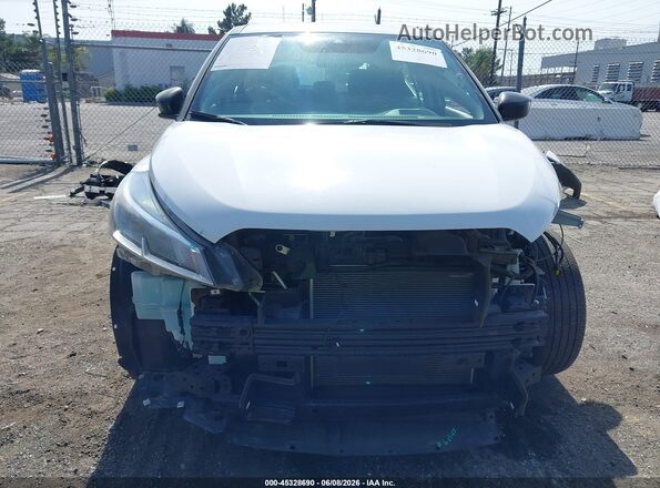 3N1CP5BVXRL522815 2024 NISSAN KICKS White Widok wnętrza z tyłu