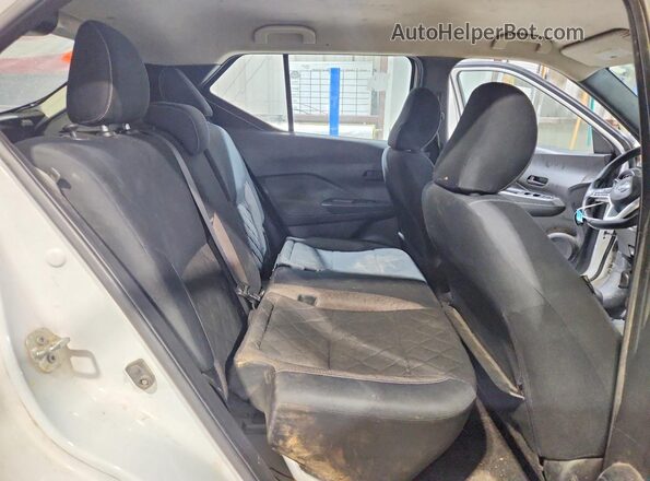 3N1CP5CU0JL508142 2018 NISSAN KICKS White Widok wnętrza z tyłu