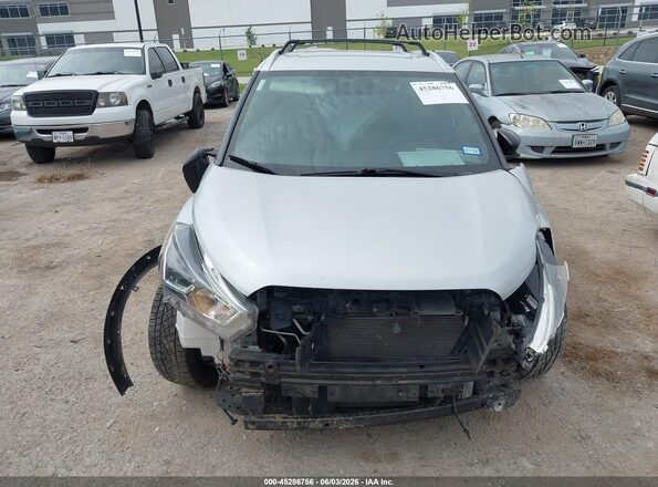 3N1CP5CU0JL508657 2018 NISSAN KICKS Silver Սալոնի հետևի տեսք