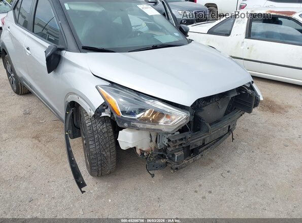 3N1CP5CU0JL508657 2018 NISSAN KICKS Silver Դիմացի տեսք