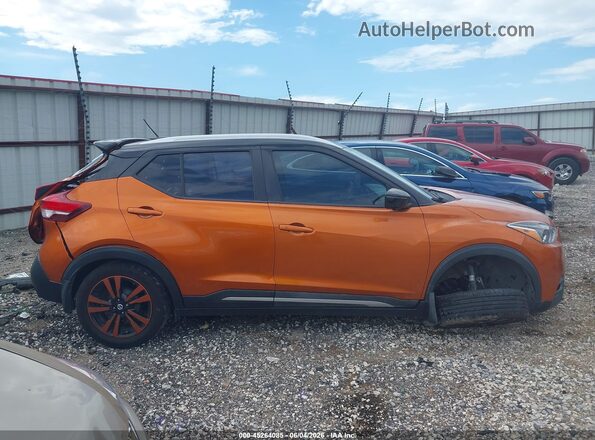 3N1CP5CU0JL524356 2018 NISSAN KICKS Orange Vista interior trasera