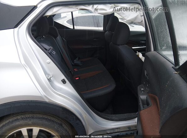 3N1CP5CU1JL507629 2018 NISSAN KICKS Silver VIN կոդի պիտակի տեսք