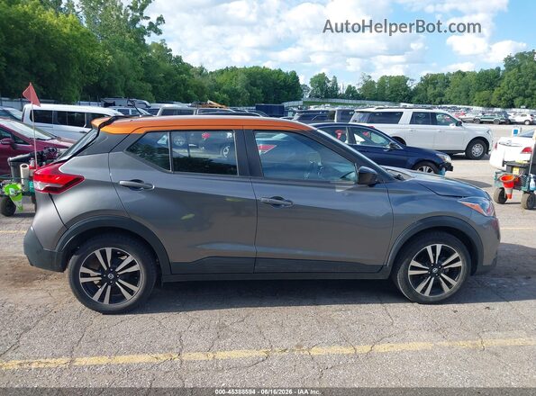 3N1CP5CU1JL533311 2018 NISSAN KICKS Gray Սալոնի հետևի տեսք