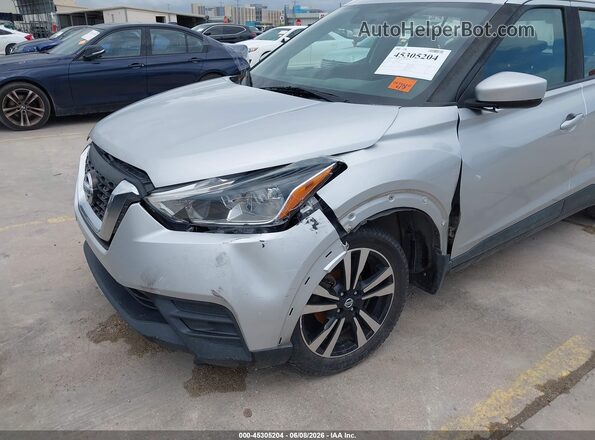 3N1CP5CU2JL497905 2018 NISSAN KICKS Silver Front view