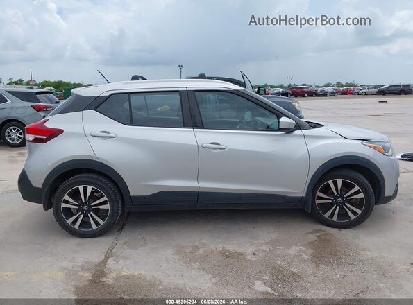 3N1CP5CU2JL497905 2018 NISSAN KICKS Silver Rear interior view