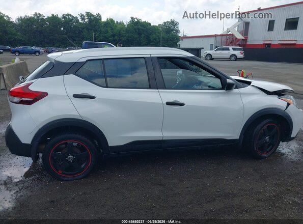 3N1CP5CU2JL502858 2018 NISSAN KICKS White Rear interior view