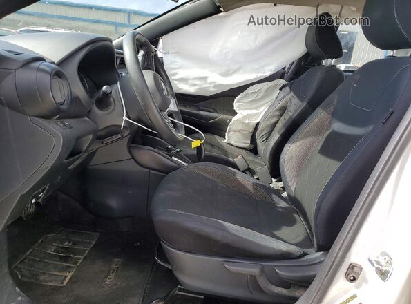 3N1CP5CU2JL537948 2018 NISSAN KICKS White წინა სალონის ხედი