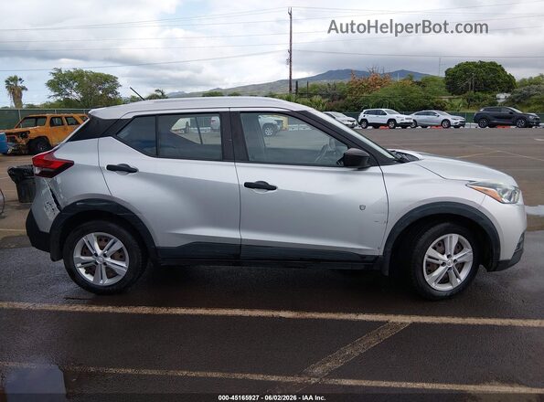 3N1CP5CU4JL536039 2018 NISSAN KICKS Серебряный Вид задней части салона