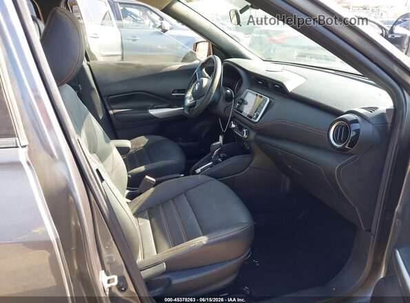 3N1CP5CU5KL516934 2019 NISSAN KICKS Коричневый Вид салона спереди