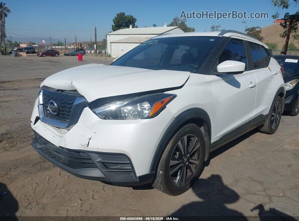 3N1CP5CU6JL523681 2018 NISSAN KICKS Белый Передняя левая четверть