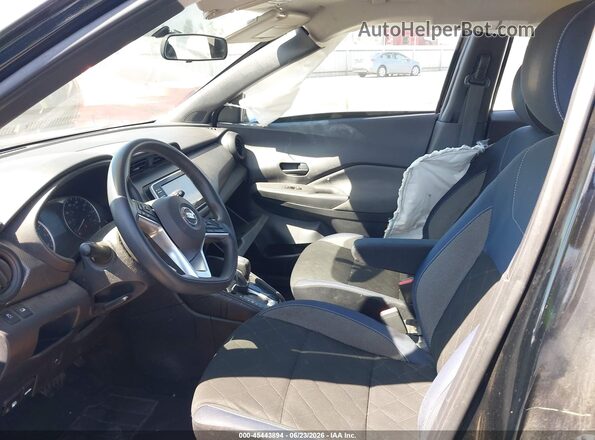 3N1CP5CU6JL524006 2018 NISSAN KICKS Black Front interior view