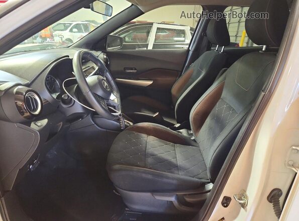 3N1CP5CU6KL529160 2019 NISSAN KICKS White Front interior view