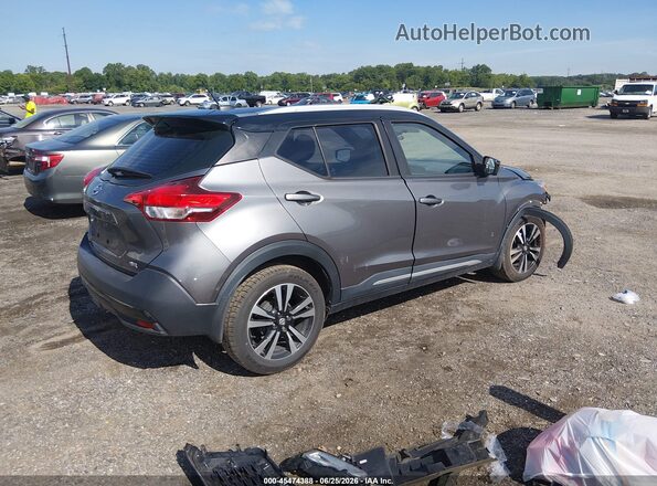 3N1CP5CU7JL515993 2018 NISSAN KICKS Gray Trasero derecho