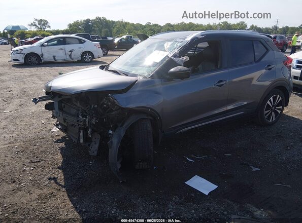 3N1CP5CU7JL515993 2018 NISSAN KICKS Gray Vista tres cuartos delantera izquierda