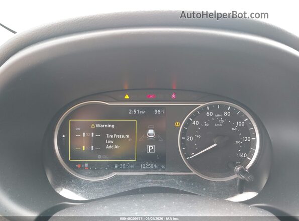 3N1CP5CU7JL530512 2018 NISSAN KICKS Серебряный Вид задних сидений