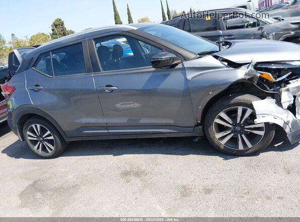 3N1CP5CU7JL546502 2018 NISSAN KICKS Gray Սալոնի հետևի տեսք