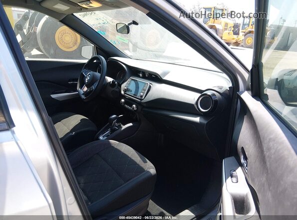 3N1CP5CU7KL560577 2019 NISSAN KICKS Silver წინა სალონის ხედი
