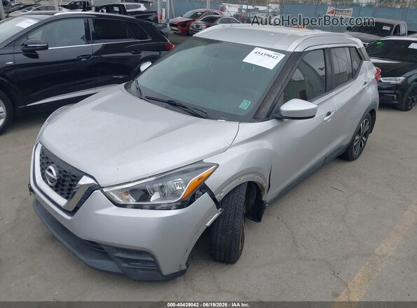 3N1CP5CU7KL560577 2019 NISSAN KICKS Silver წინა მარცხენა ხედი სამი მეოთხედიდან