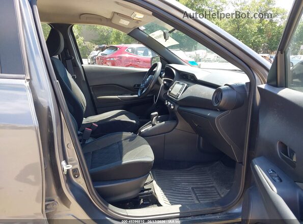 3N1CP5CU8JL498864 2018 NISSAN KICKS Серый Вид салона спереди