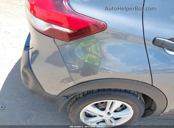 3N1CP5CU8JL498864 2018 NISSAN KICKS Серый Вид спереди