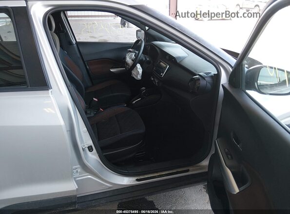 3N1CP5CU8JL510799 2018 NISSAN KICKS Silver Vista interior delantera