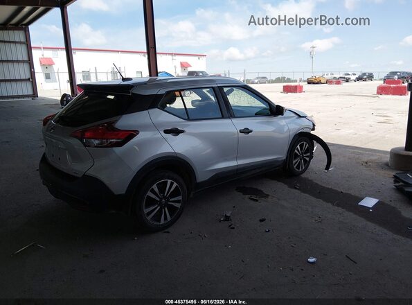 3N1CP5CU8JL510799 2018 NISSAN KICKS Silver Trasero derecho
