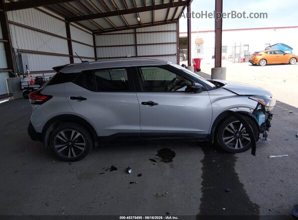 3N1CP5CU8JL510799 2018 NISSAN KICKS Silver Vista interior trasera