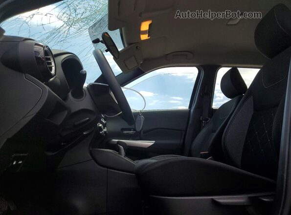 3N1CP5CU8KL510822 2019 NISSAN KICKS Черный Вид салона спереди