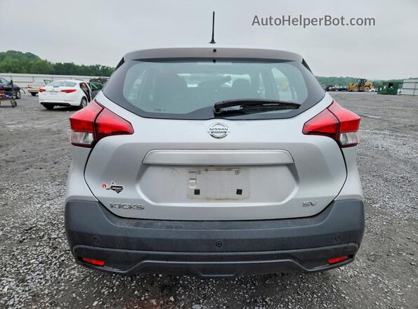 3N1CP5CU9JL526140 2018 NISSAN KICKS Silver Rear view