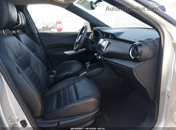 3N1CP5CU9KL477913 2019 NISSAN KICKS Silver Widok wnętrza z przodu