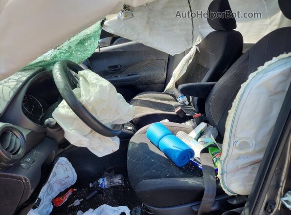 3N1CP5CU9KL511204 2019 NISSAN KICKS Gray Front interior view