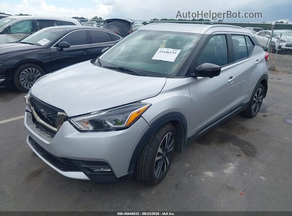 3N1CP5CU9KL531159 2019 NISSAN KICKS Silver Vista tres cuartos delantera izquierda