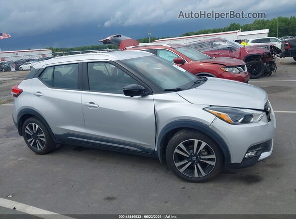 3N1CP5CU9KL531159 2019 NISSAN KICKS Silver Vista interior trasera