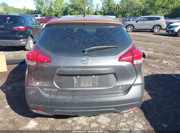 3N1CP5CUXJL518466 2018 NISSAN KICKS Gray 