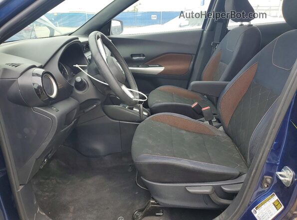 3N1CP5CUXJL534957 2018 NISSAN KICKS Blue Вид салону спереду