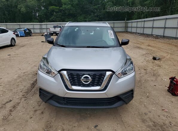 3N1CP5CUXJL544159 2018 NISSAN KICKS Серебряный Вид спереди