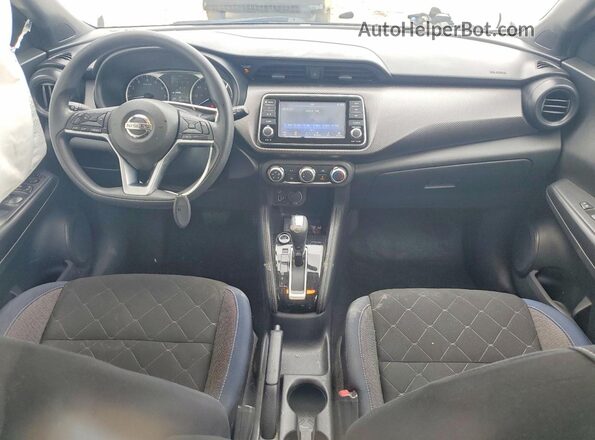 3N1CP5CUXJL544159 2018 NISSAN KICKS Серебряный Вид панели приборов