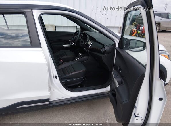 3N1CP5CUXKL506352 2019 NISSAN KICKS Белый Вид салона спереди