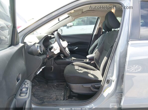 3N1CP5CV1PL554225 2023 NISSAN KICKS Серый Вид салона спереди