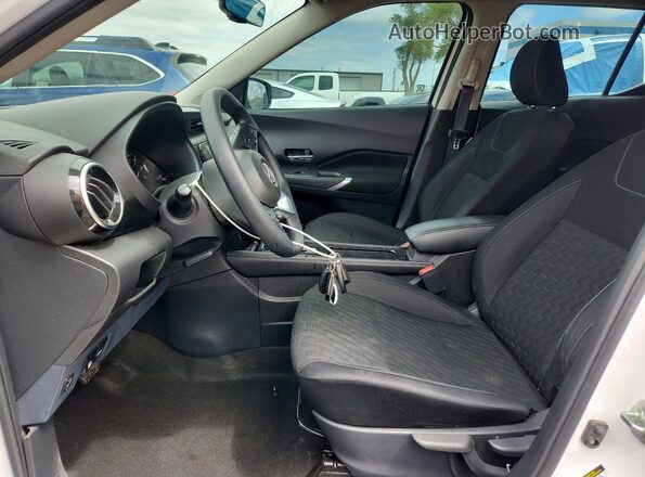 3N1CP5CV4NL527727 2022 NISSAN KICKS Белый Вид салона спереди