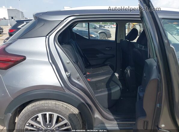 3N1CP5CV5RL492900 2024 NISSAN KICKS Gray Widok naklejki z numerem VIN
