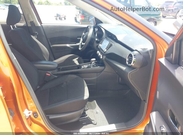 3N1CP5CV6PL572882 2023 NISSAN KICKS Orange Вид салону спереду