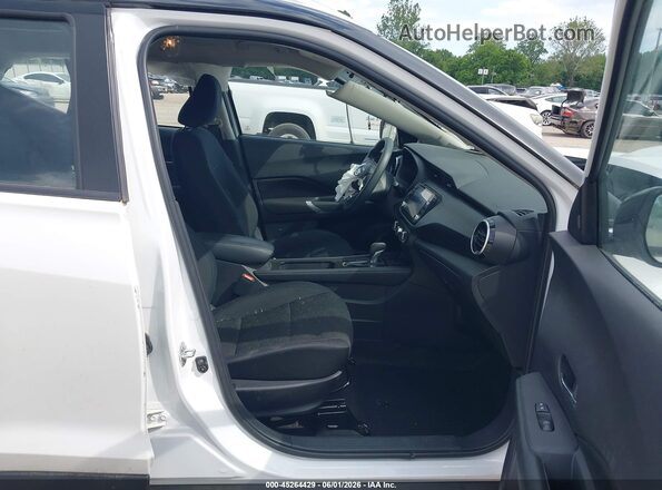 3N1CP5CV7PL557291 2023 NISSAN KICKS Белый Вид салона спереди