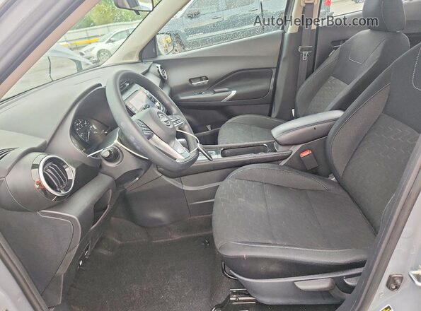 3N1CP5CV7RL529588 2024 NISSAN KICKS Gray Вид салону спереду