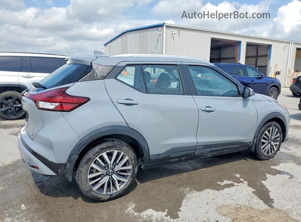 3N1CP5CV8PL497098 2023 NISSAN KICKS Gray Trasero derecho